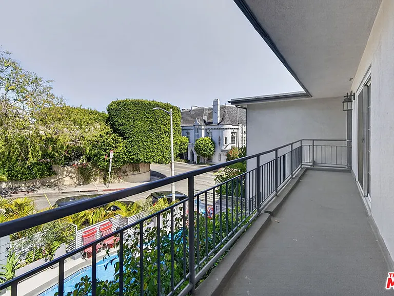 1301 N Flores St #4 — Photo 30