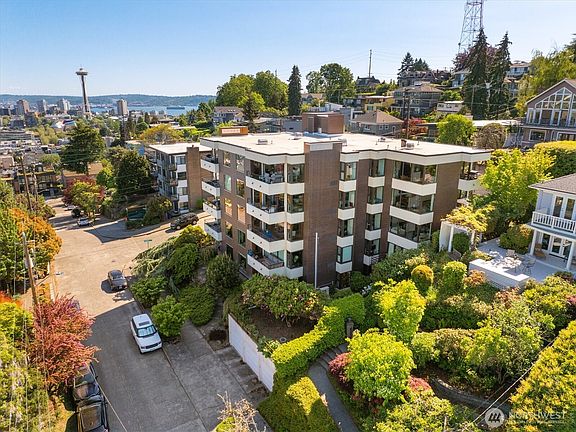 2nd image of 1605 5th Avenue N #302