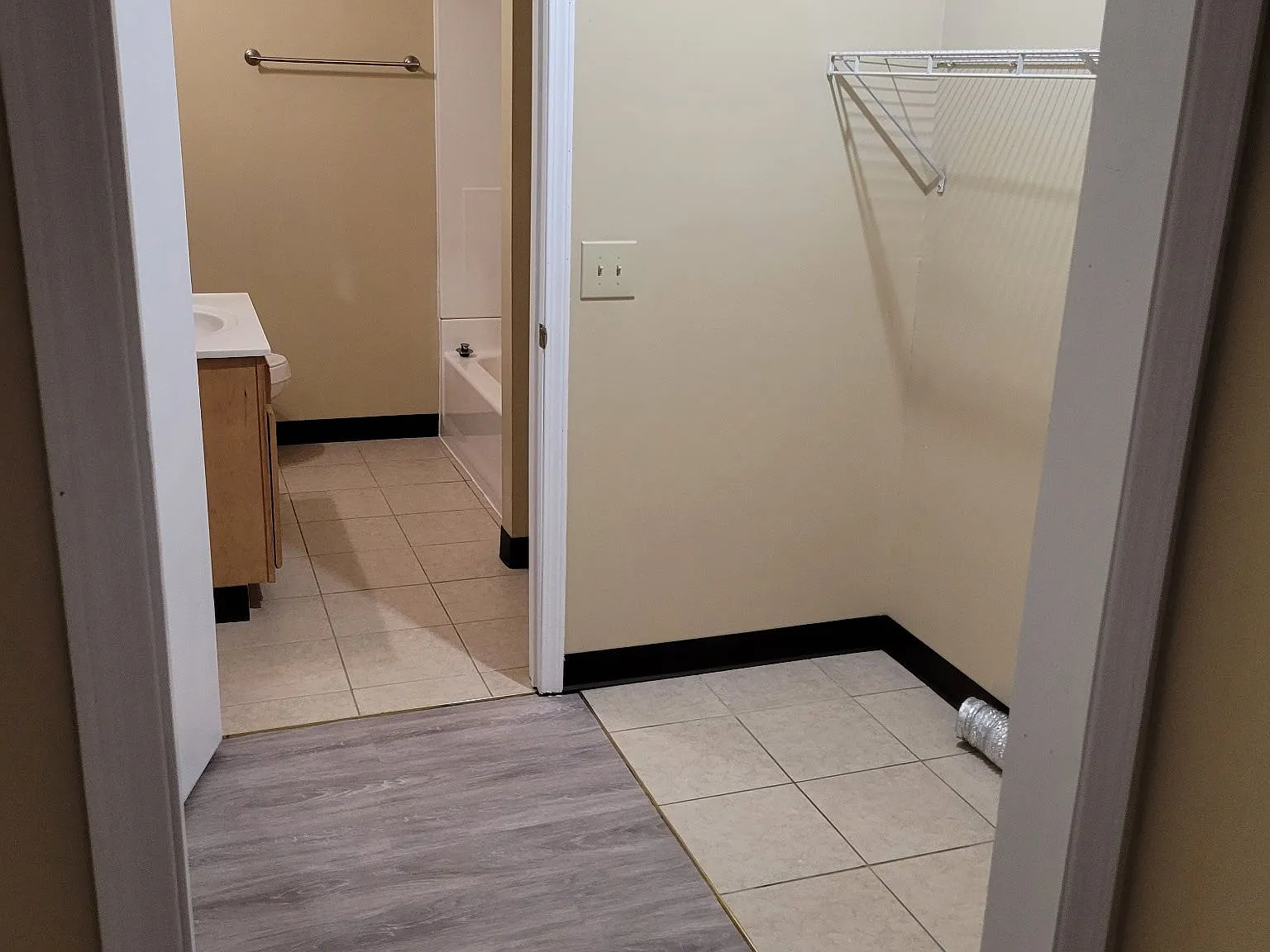 2 bed, 1.0 bath, 1070 sqft, $1,000 — Photo 3
