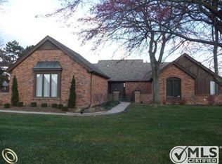 36585 Valley Ridge Dr, Farmington Hills, MI 48331