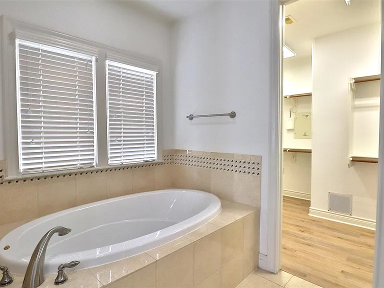 3257 Maxroy St — Photo 25