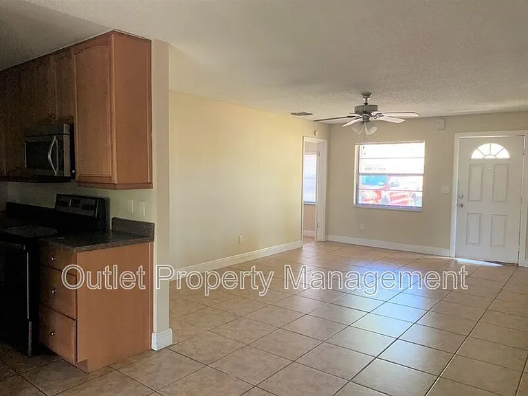 14122 Newcomb Ave — Photo 2