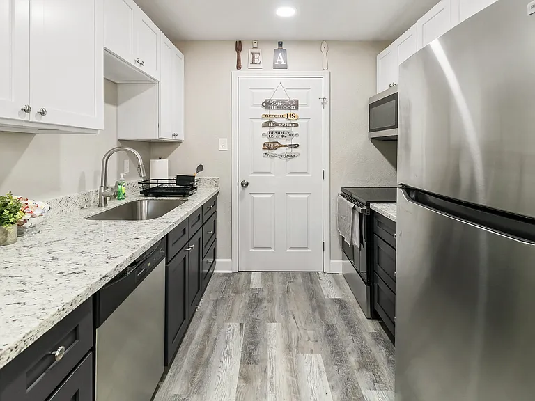 1005 Summer Court Cir #D — Photo 6