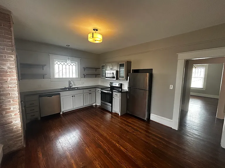 1630 Mistletoe Blvd #B — Photo 3