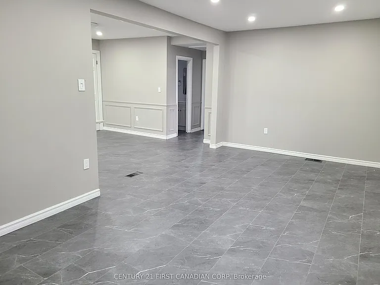 1775 Oxford St E #A — Photo 2