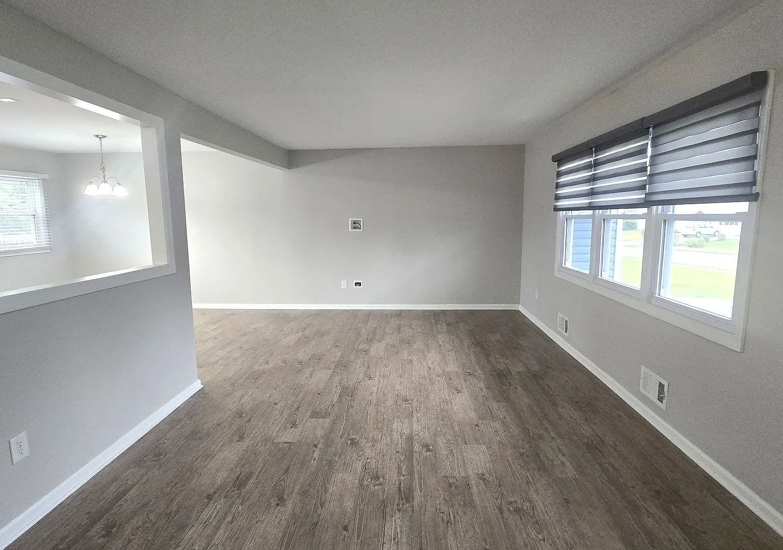 Welcome to this 4 bedroom 2 Bull Bathroom home with a Garage — Photo 3