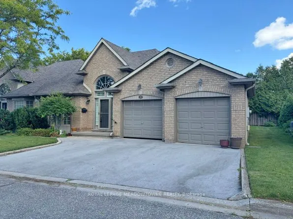 26 Red Haven Dr #7, Grimsby, ON L3M 5K2