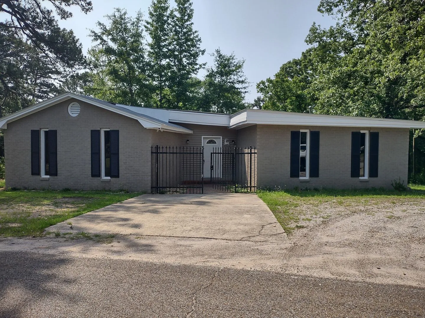 9209 Morgan Road Meridian, MS 39307 — Photo 1
