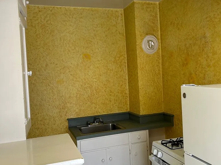 1806 Walnut St #8 — Photo 6