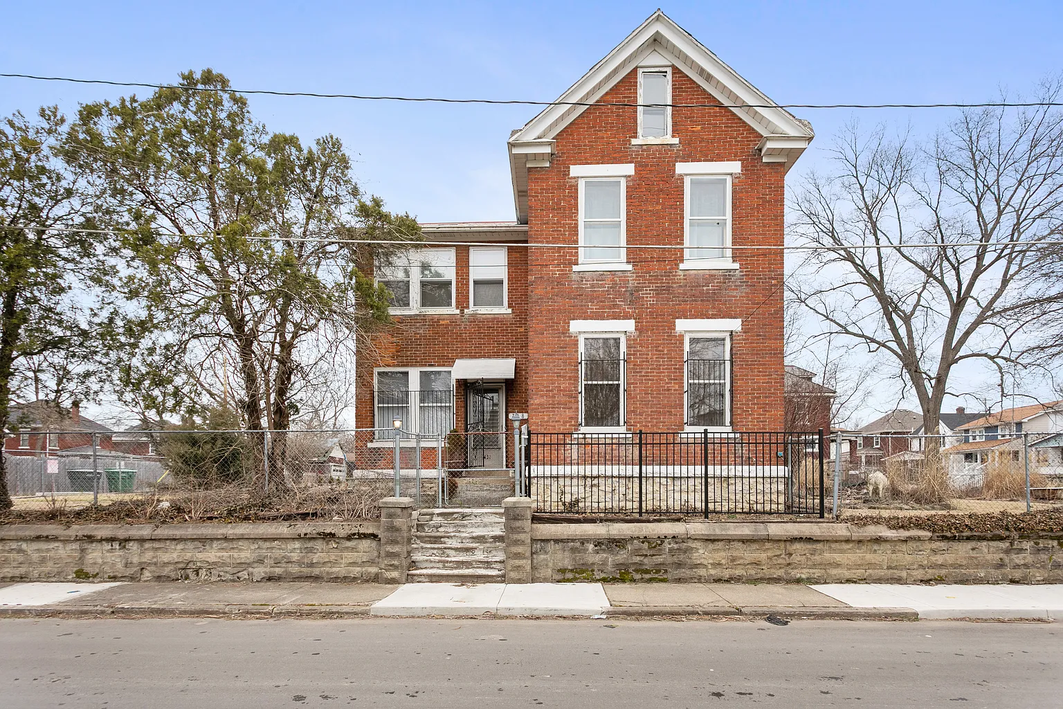 798 E Columbus St photo 1