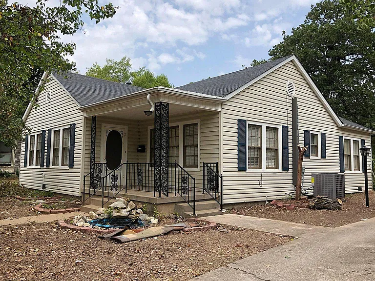 2517 Honeysuckle Ave — Photo 2