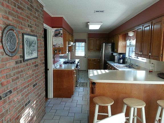 Kitchen / Breakfast Nook