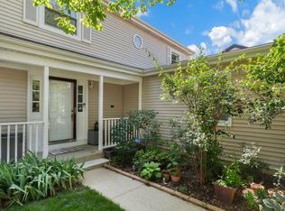 14 Windgate Ct, Streamwood, IL 60107