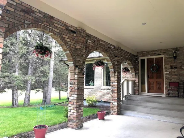 63 E Wolf Dr, Redwood Meadows, AB T3Z 1A3