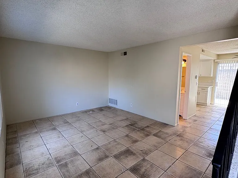 530 S I St #2 — Photo 3