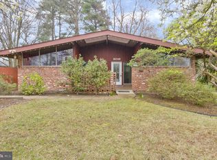 6016 Grosvenor Ln, Bethesda, MD 20814
