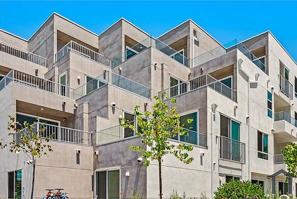 1st image of 4406 Fulton Ave #203