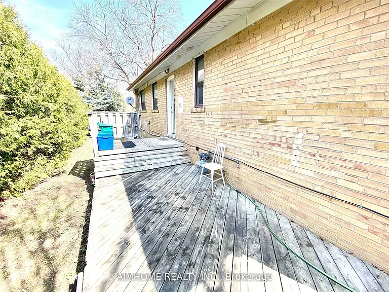 18 Rockport Cres S #BASEMENT — Photo 6