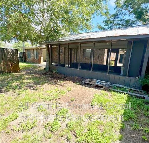 733 Beach Dr — Photo 35