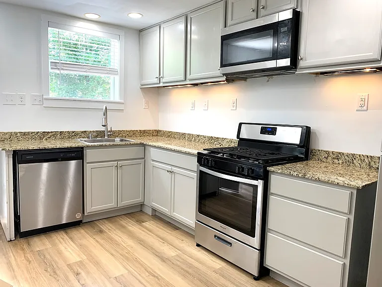 5412 York St #B — Photo 2