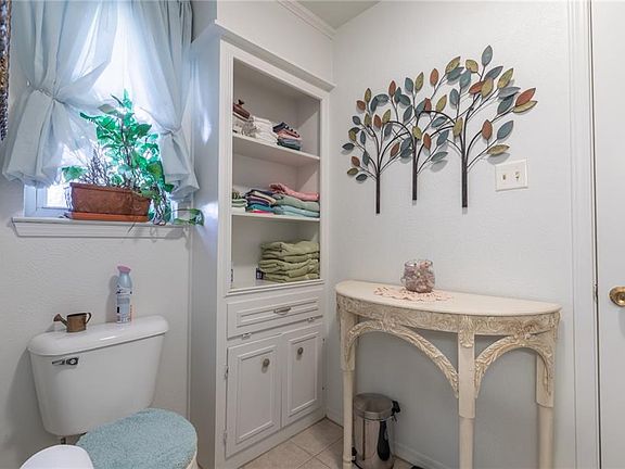 4th image of 101 Parkwood Ln
