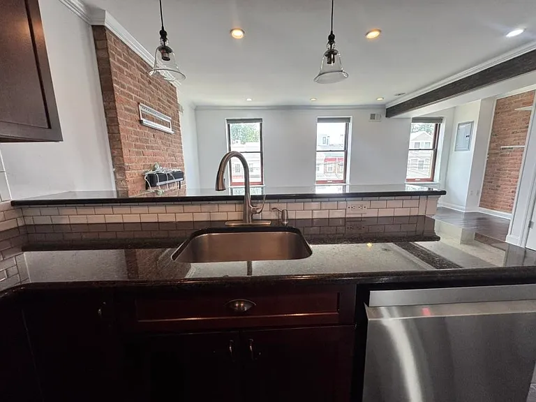 270 3rd St #2 — Photo 8