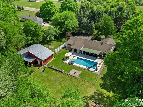 10226 SW Greenville Rd, Greenville, MI 48838