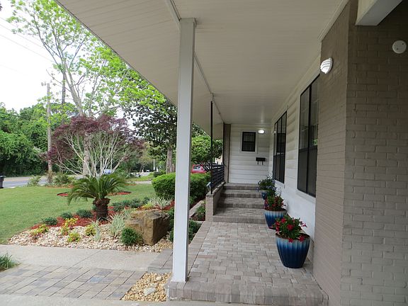 3rd image of 2740 Bayou Blvd