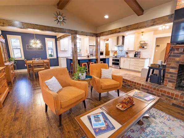 410 Hillcrest Dr, Midlothian, TX 76065