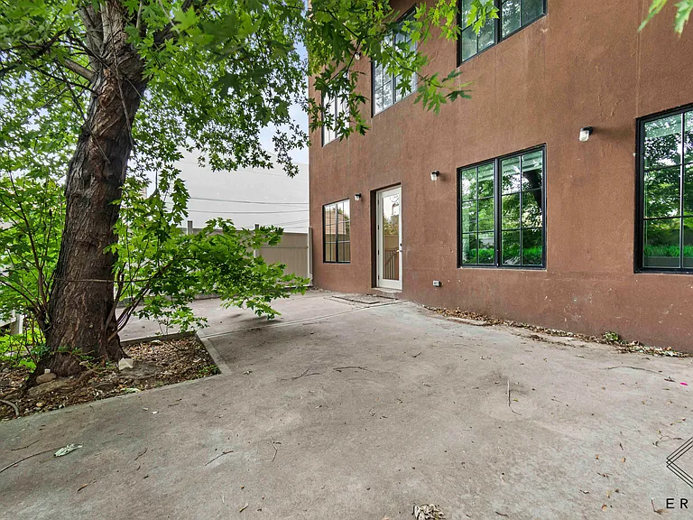 230 20th St #1B — Photo 10