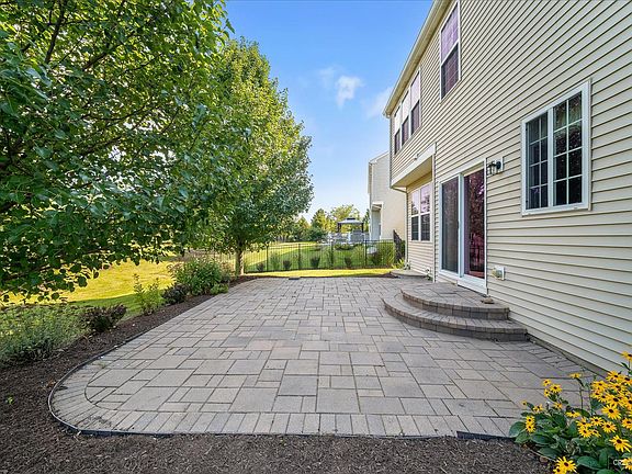4th image of 3502 Crestwood Ln