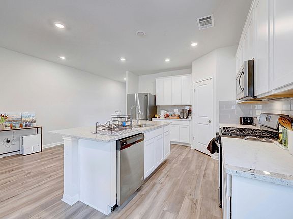 3rd image of 1333 Ivy Arbor Ln