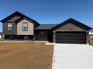 28721 Woodland Dr, Warrenton, MO 63383
