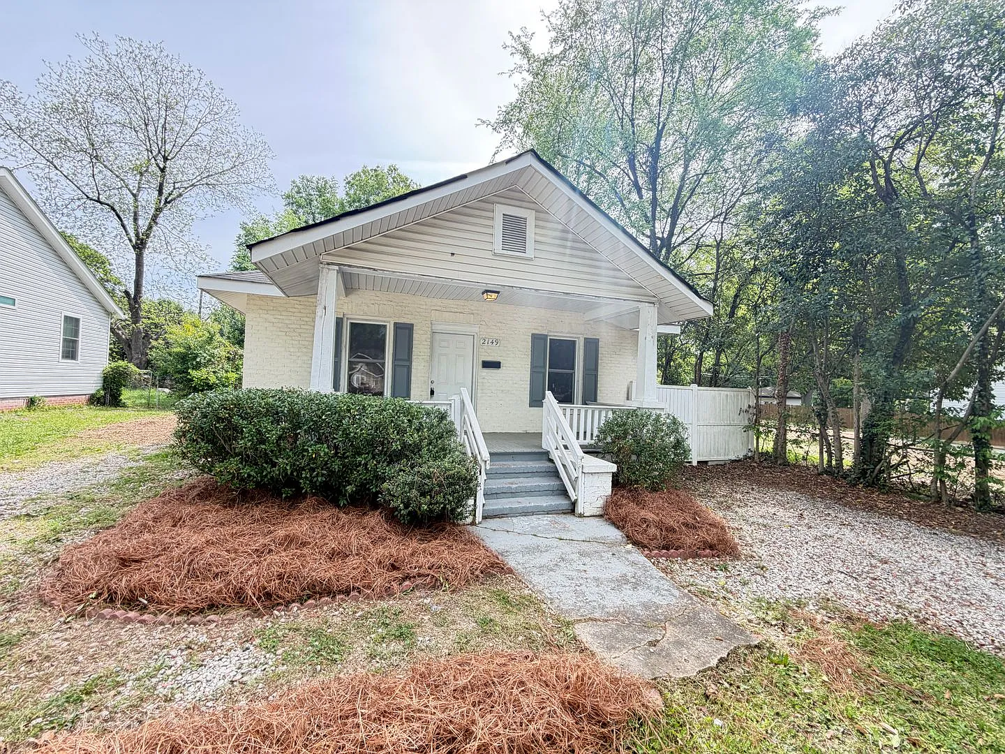 3Bd/2Ba House with nice backyard giving Easy Access to Downtown — Photo 1