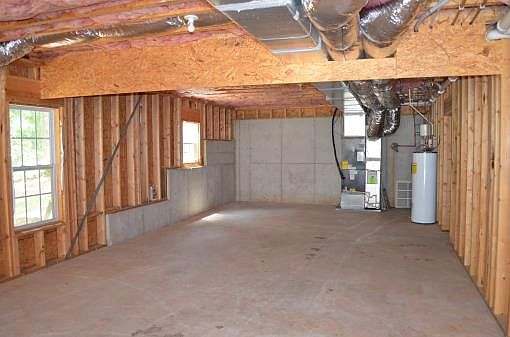 3rd image of 304 Winnipeg Ct