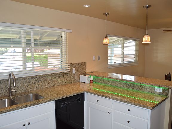 4th image of 6 E Lake Ct E