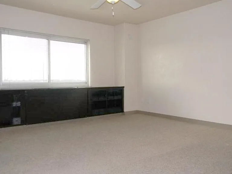 Capitol Hill Apartments — Photo 10