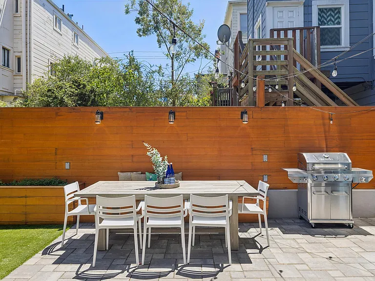 686 19th Ave — Photo 38