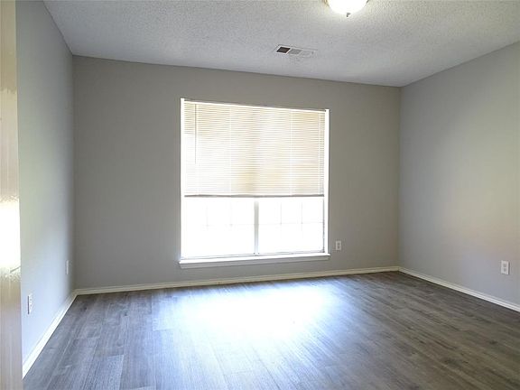 3rd image of 4328 Forest Point Dr