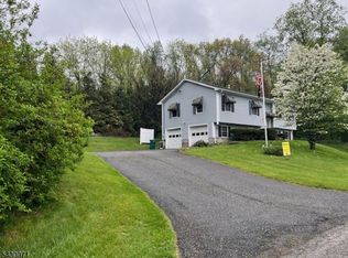 33 Circle Dr, Hamburg Boro, NJ 07419