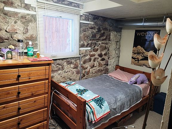 1123 University Ave. Apt. B - bedroom #1