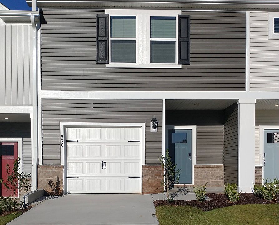 Entrance to 930 Broadleaf Trace
