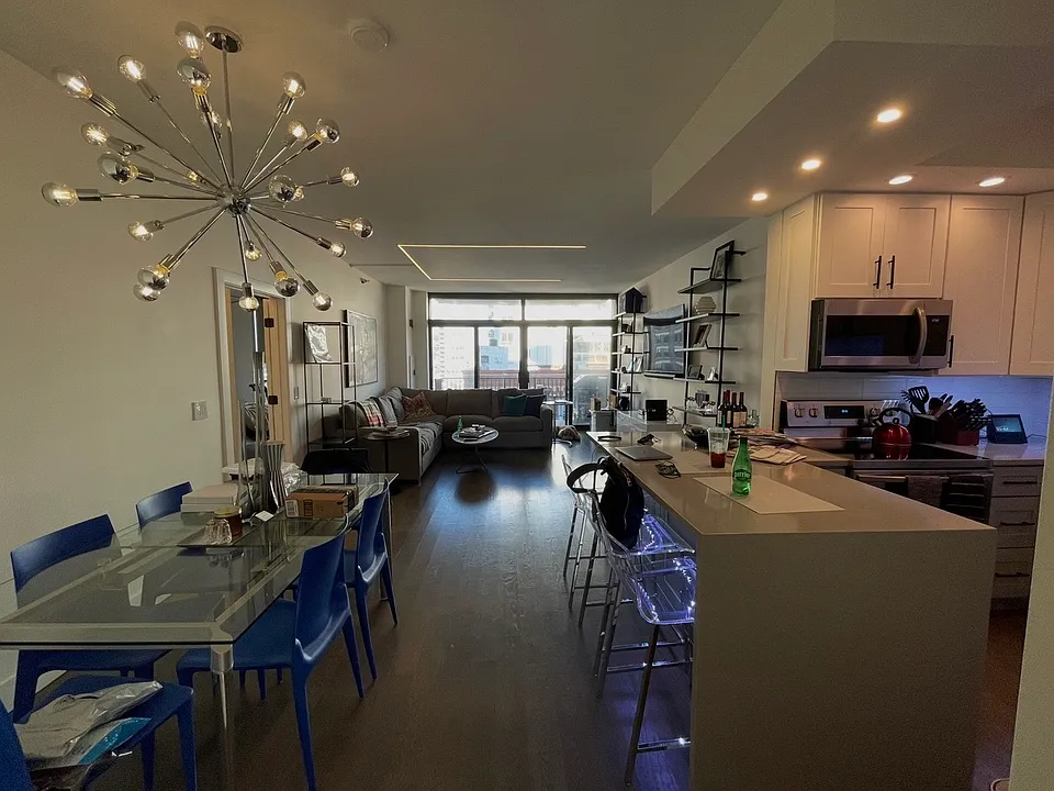 435 W Erie St #904