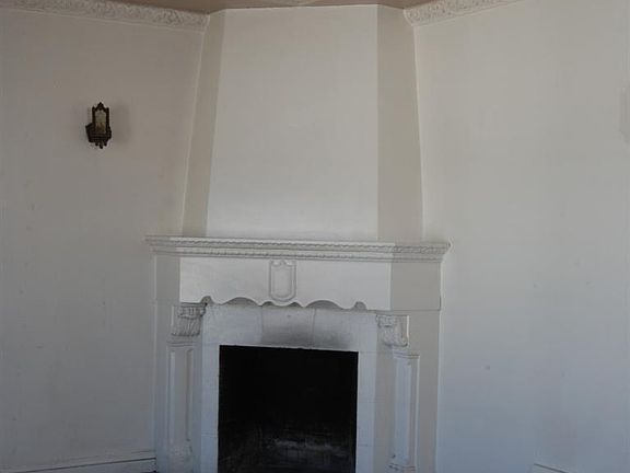 3rd image of 139 Tingley St