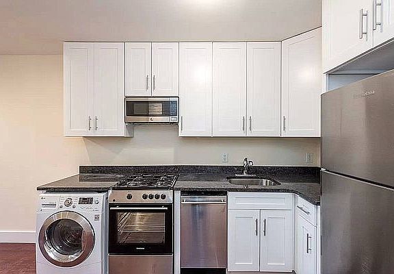 4th image of 223 Bainbridge St #G