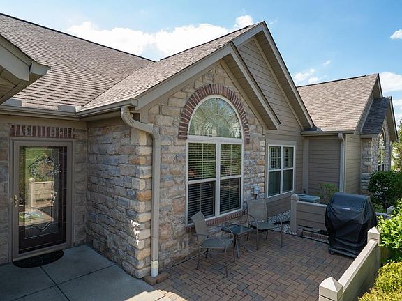 5th image of 9076 Royal Oak Ln