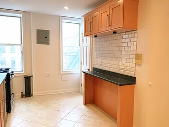 Rented by Rapid Realty Cobble Hill