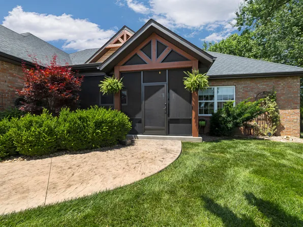 1911 N Pavilion Place, Strafford, MO 65757
