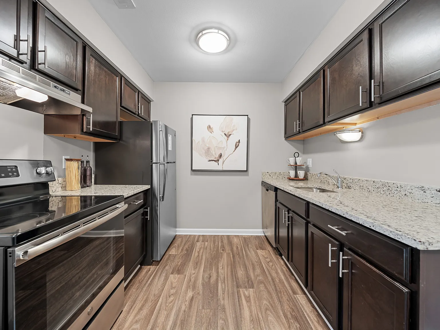Lakeside Village Apartments — Photo 3