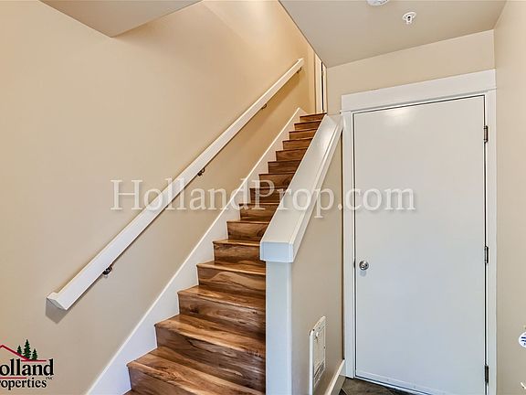 4th image of 2077 NE 50th Way